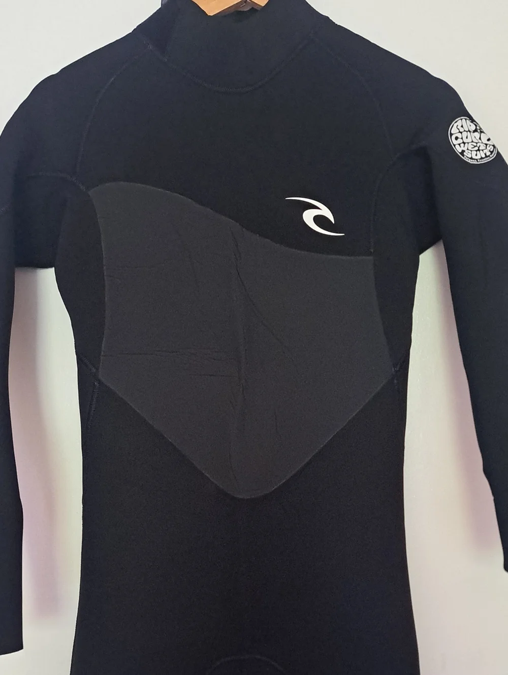 Rip Curl Men’s Black Long Sleeve Swim Rash Guard Wetsuit